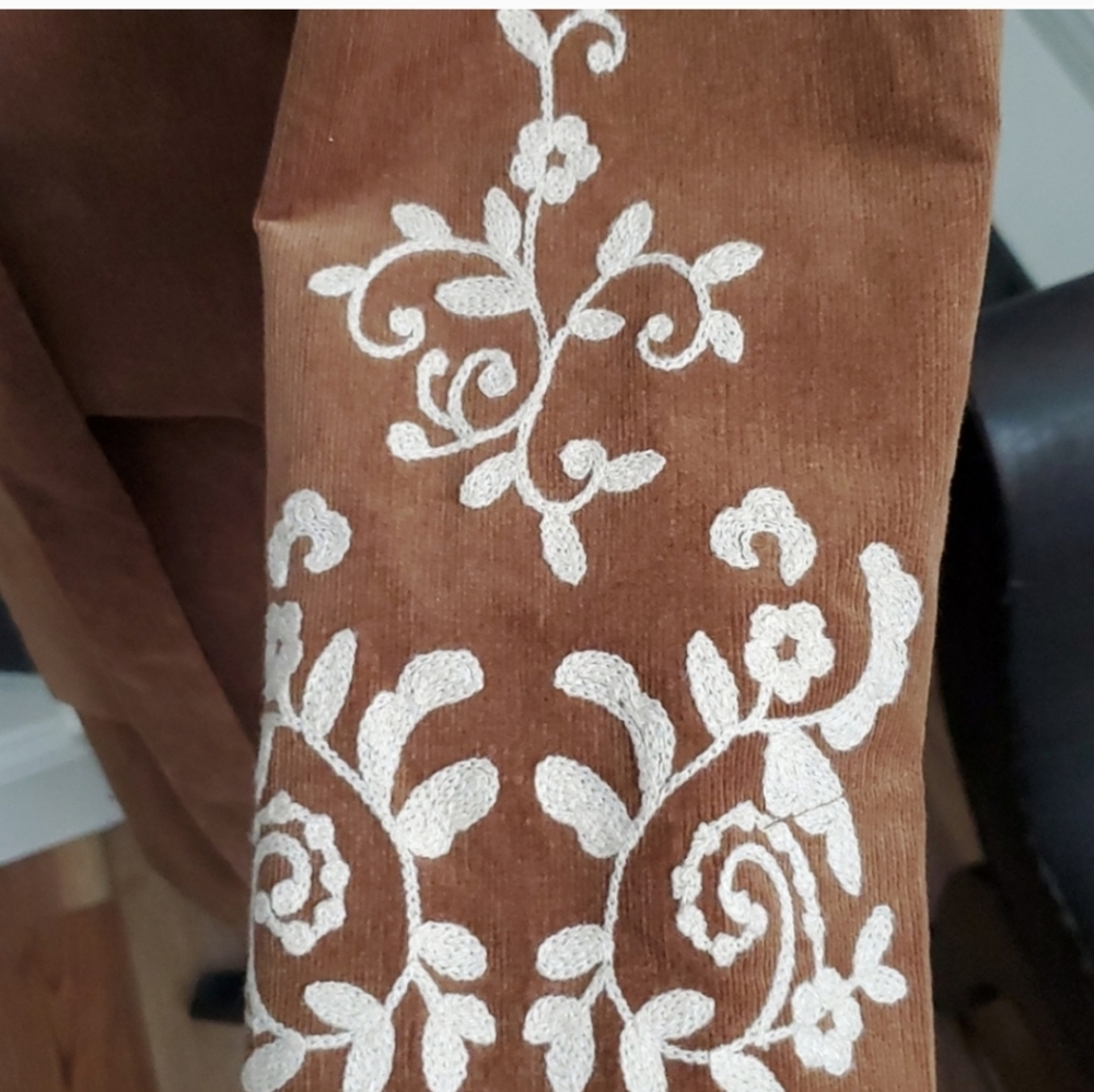 Madison Studio 2 Piece Embroidered Trim Skirt Set - Picture 4 of 13